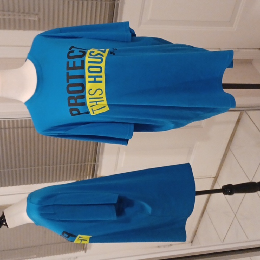 4/$60 Blue Under Armour Heat Gear Tee - Size XL